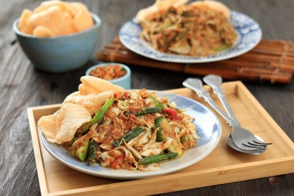 makanan khas bandung - Lotek Atah Mentah or Karedok, Fresh Raw Sundanese Salad