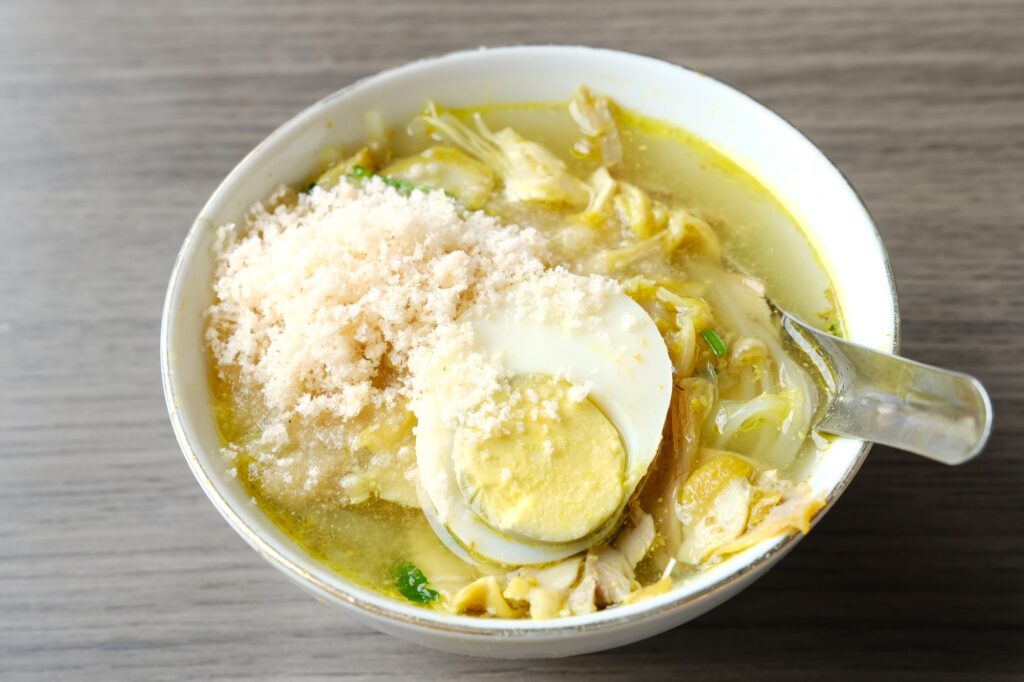 Soto ayam lamongan traditional chicken soup jajandikitid kuliner khas surabaya Soto Ayam Lamongan traditional chicken soup