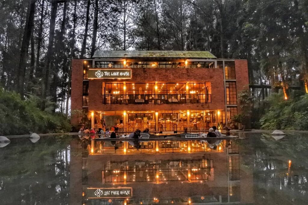 1 the lake house jajandikitid the lake house salah satu kafe nuansa alam di bogor